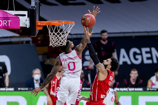 比赛中更加 比赛中更加